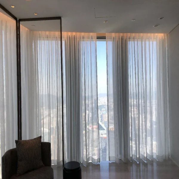 ستائر أمريكي للمكاتب والمنازل | عملية وسهلة التنظيف