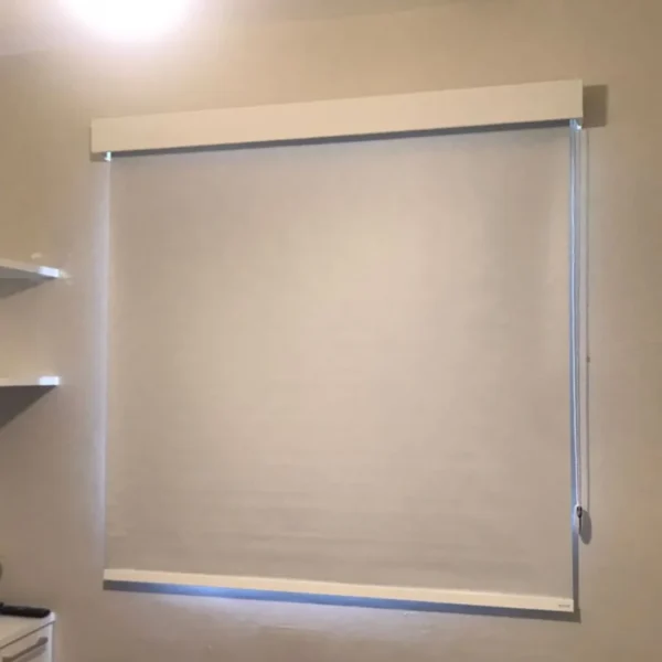 ستائر رول عازلة للضوء والحرارة