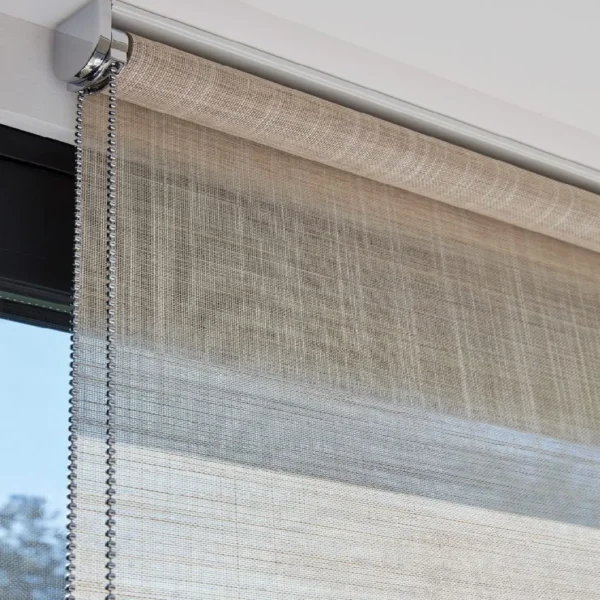 ستائر رول عازلة للضوء والحرارة