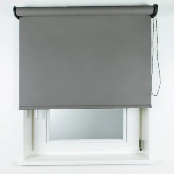 ستائر رول عازلة للضوء والحرارة