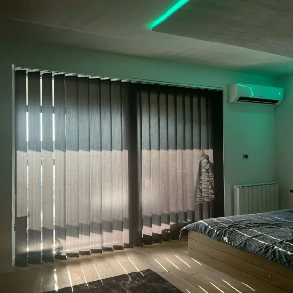 عمودية (17) ستائر شرائح عمودية حديثة للتحكم في الإضاءة