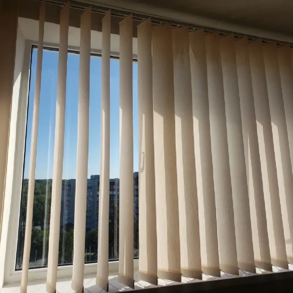 عمودية (18) ستائر شرائح عمودية حديثة للتحكم في الإضاءة