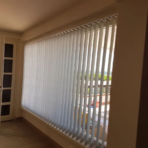عمودية (4) ستائر شرائح عمودية حديثة للتحكم في الإضاءة