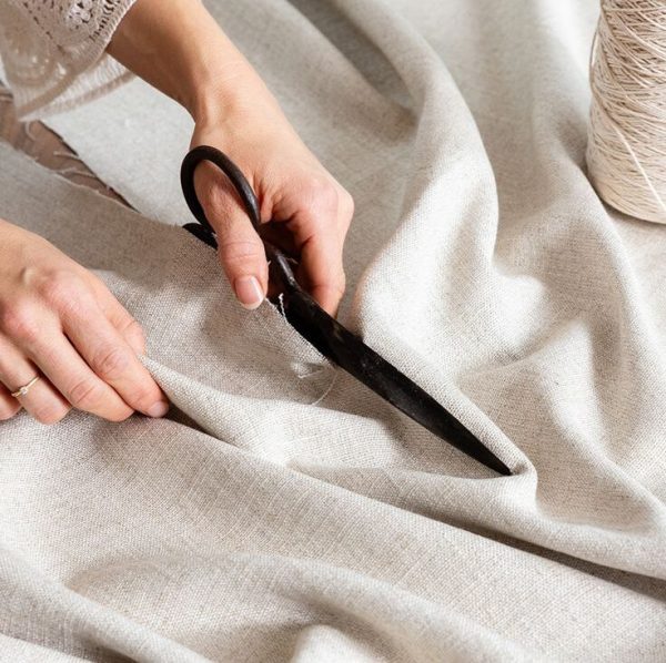 Beige Linnen Stoffen Knippen – DIY en Creatieve Projecten